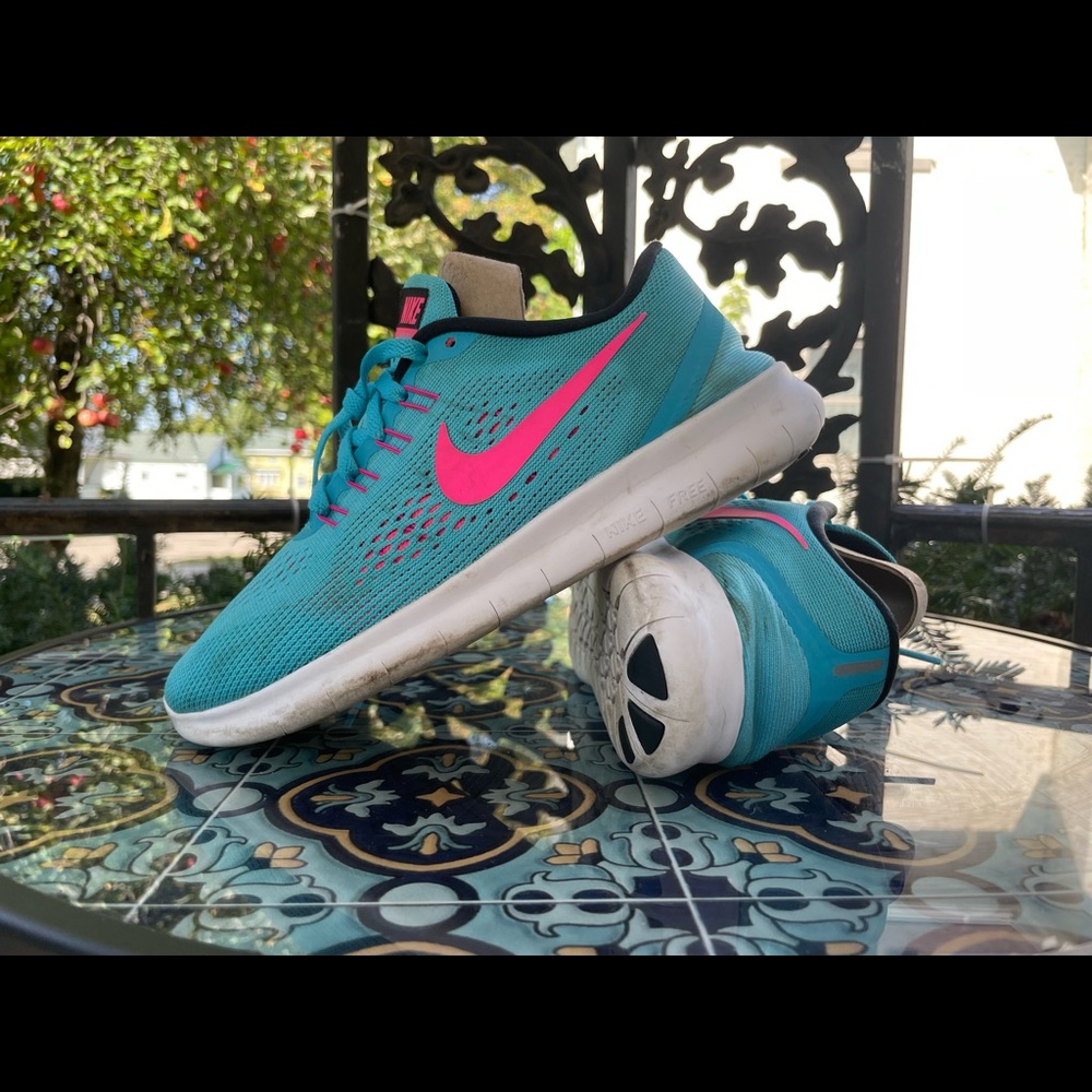 Size 6.5 Nike running shoes